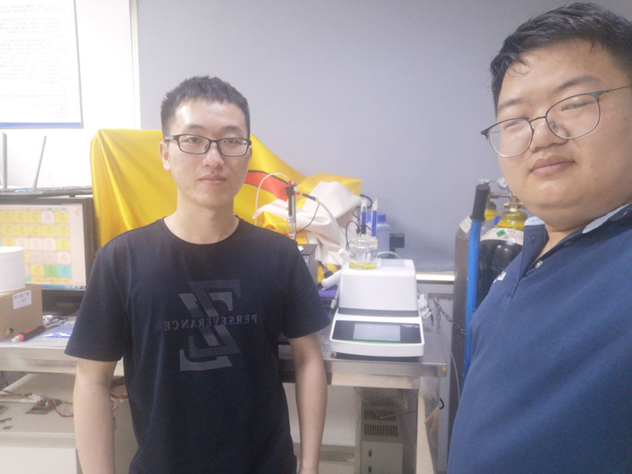 Photos of VicoMeter Karl Fischer Moisture Analyzer at Customer Site